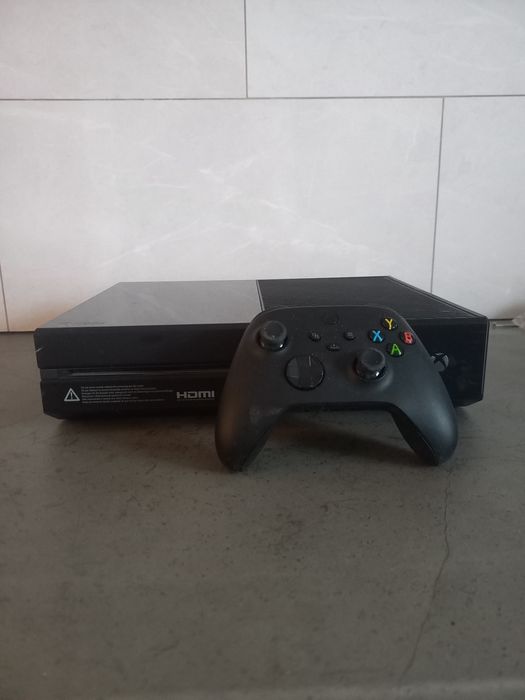 XBOX ONE 500GB + controller