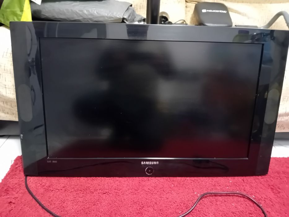 Televizor LCD Samsung 80 cm Se vinde ca defect.Pret 180 lei fix