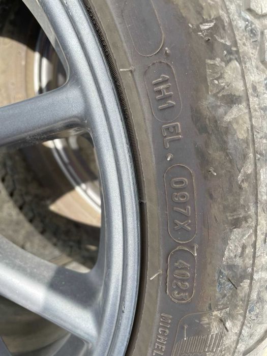 Продавам MIchelin crossclimate 2 всесезонни гуми 235/45/18 Dot 2023 5m