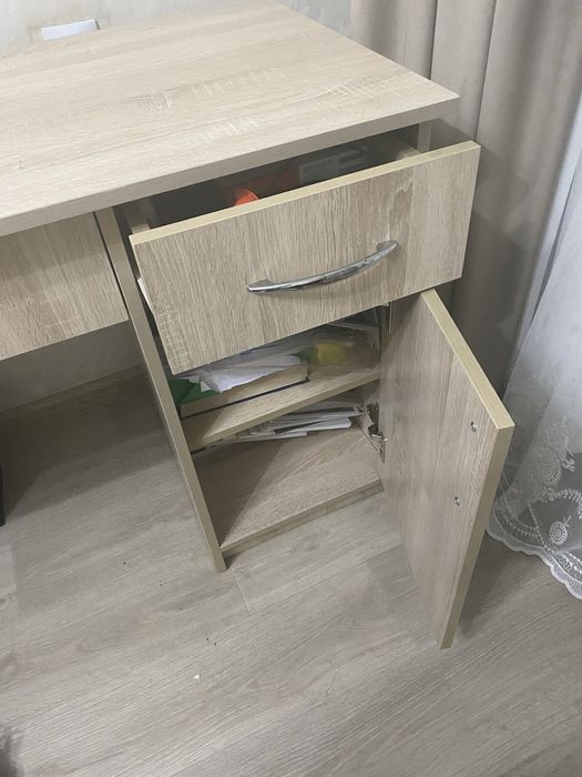 Стол - парта.