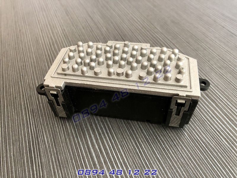 Резистор вентилатор реостат потенциометър АУДИ AUDI Q5 A4 A5 A8 А4 А5