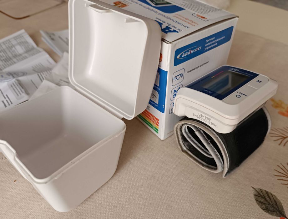 Продам электронный тонометр AND  UB 202