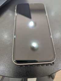 Продавам iphone 11 64GB