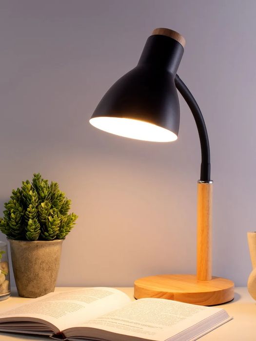 Лампа настольная