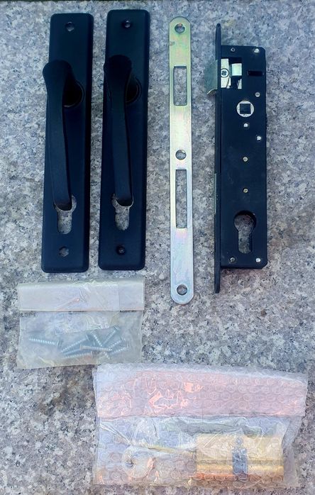 Set accesorii poarta pietonala