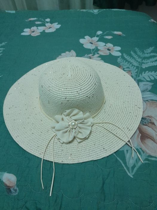 Pălărie foarte eleganta