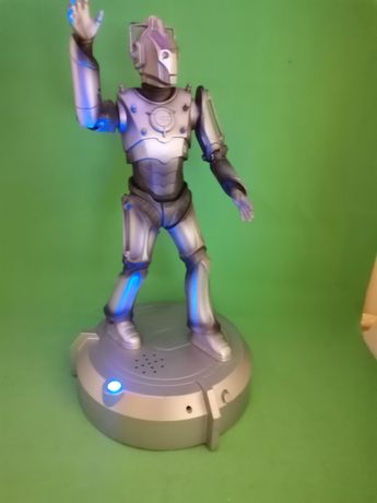 Doctor Who. Figurină interactivă Cyberman. Breloc cadou.