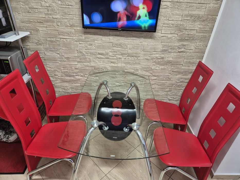 Vând masă cu scaune bucatarie