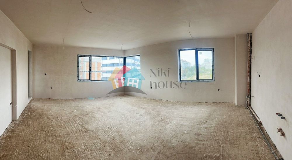 Продава се Тристаен апартамент в Варна, Възраждане 4 - 123 кв.м за 2000 €/кв.м - Снимка #5