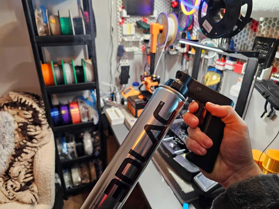 Универсанел пистолет за флакони, спрейове.