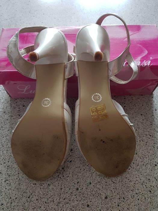 Продавам дамски обувки!