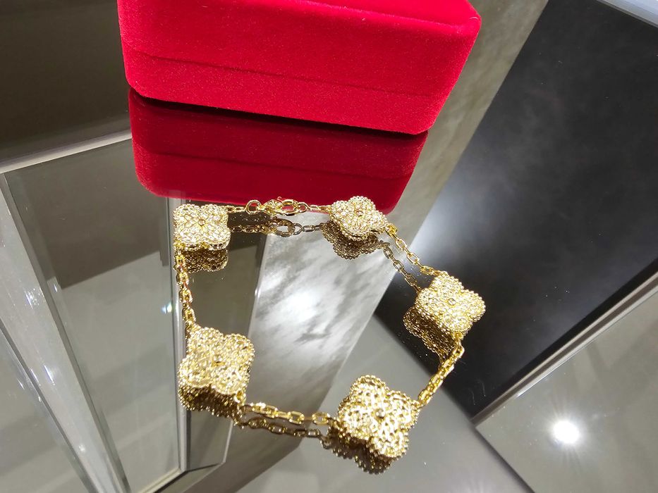 Van Cleef & Arpels VCA Gold 5 Motifs Vintage Alhambra Дамска Гривна
