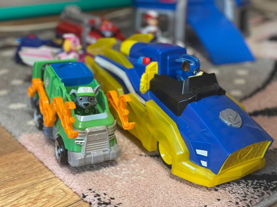 Пес патрул Paw Patrol 
Кулата + коли и кучета за 100 лв