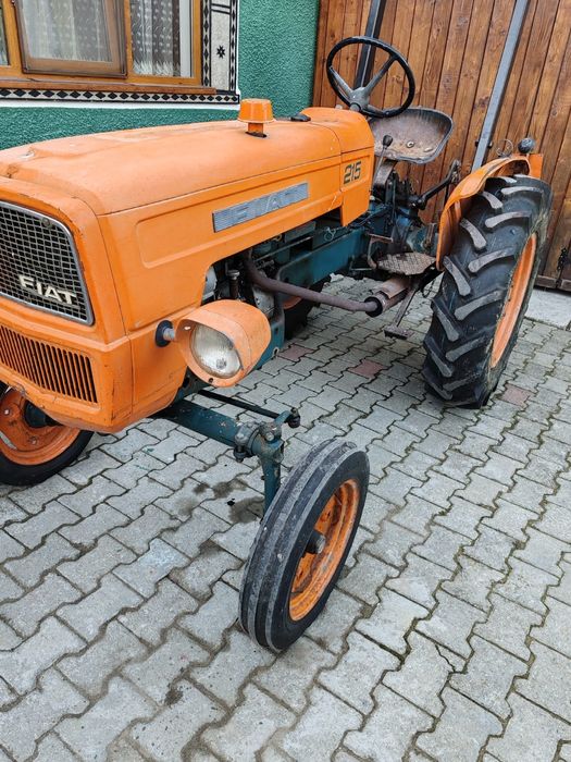Tractor Fiat 215