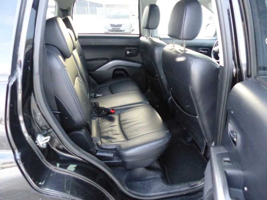 Mitsubishi Outlander 2