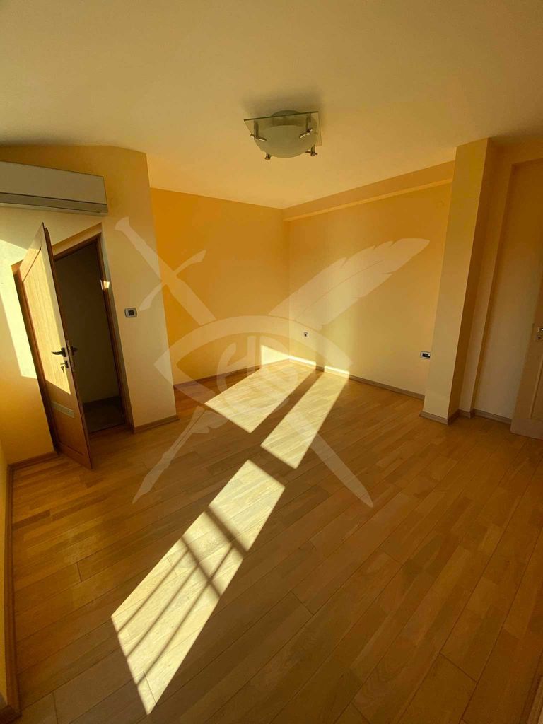 Продава се Тристаен апартамент в Варна, Галата - 161 кв.м за 1292 €/кв.м - Снимка #1