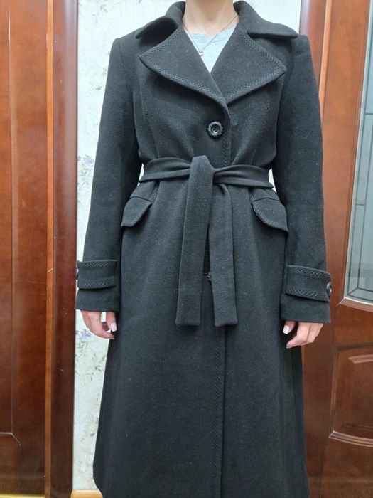 Продам кашемировое пальто со стеганым подкладом двубортное.Стильное.48