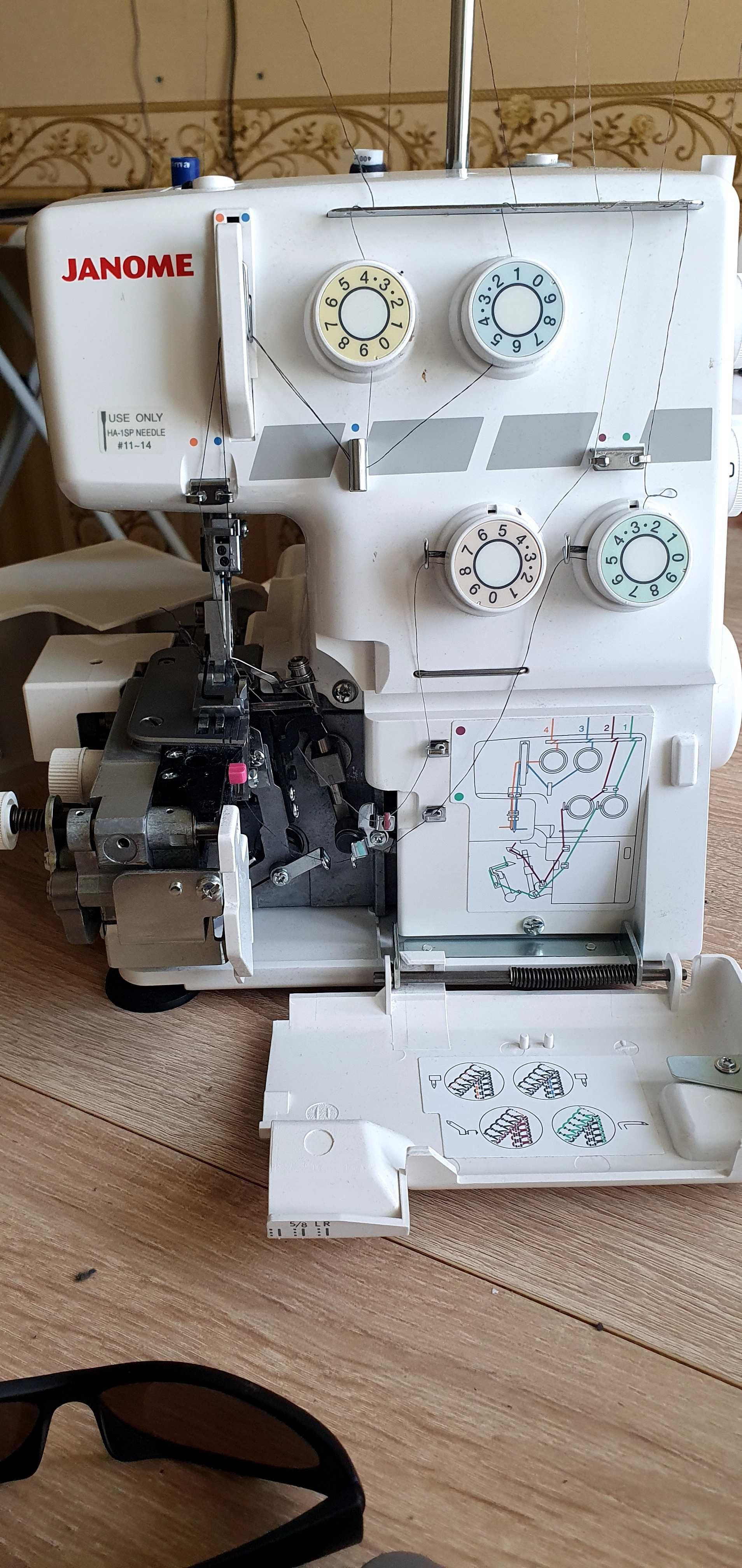 Оверлок Janome 204D в упаковке