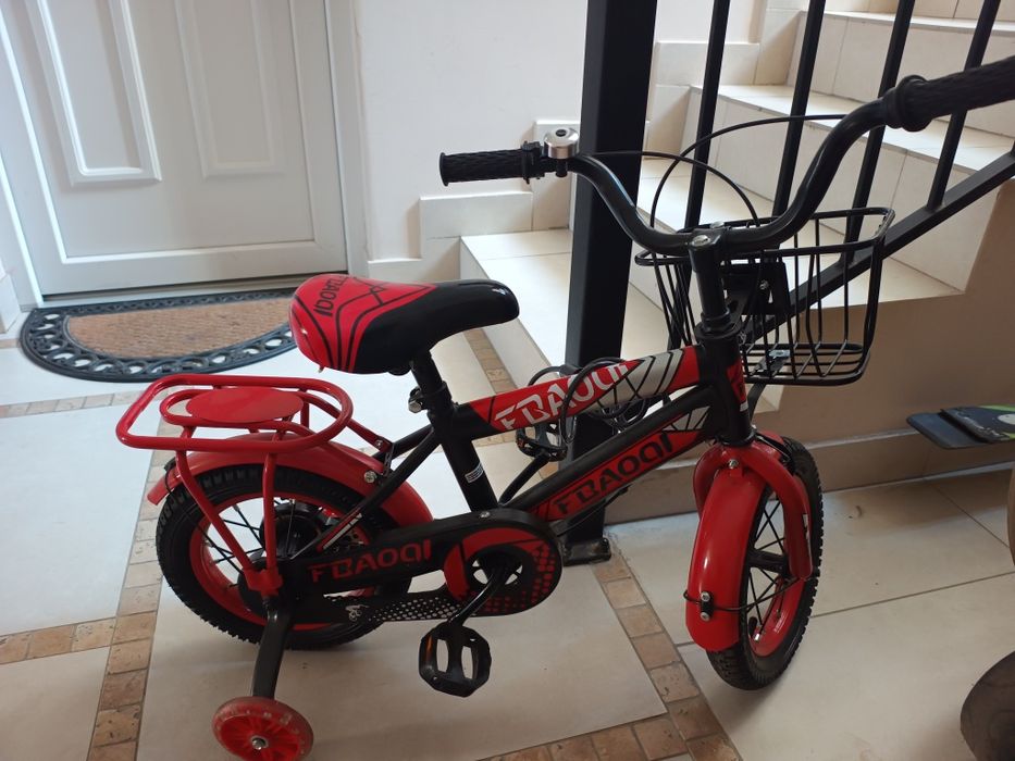 Bicicleta de copii cu roti ajutătoare