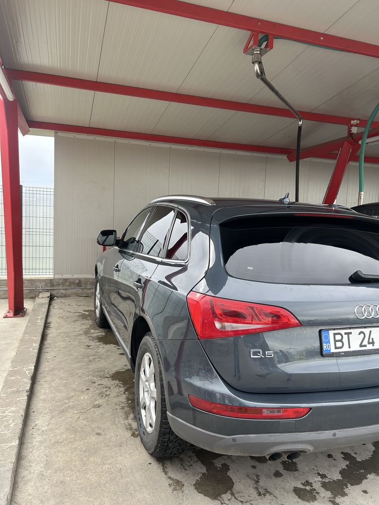 Vând Audi Q5 2011