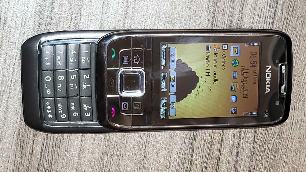 NOKIA E66 telefon fuctional liber de retea