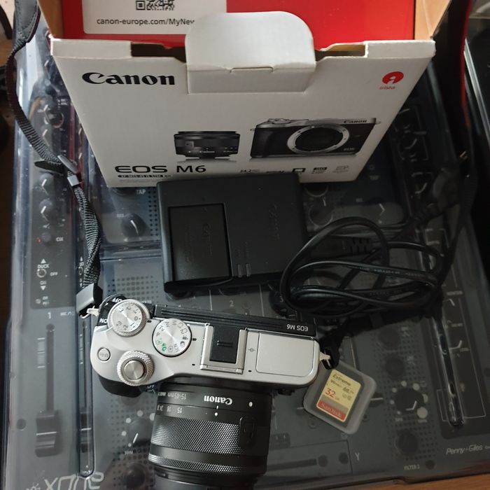 Canon EOS M6 + Obiectiv [Sub 50 Cadre]