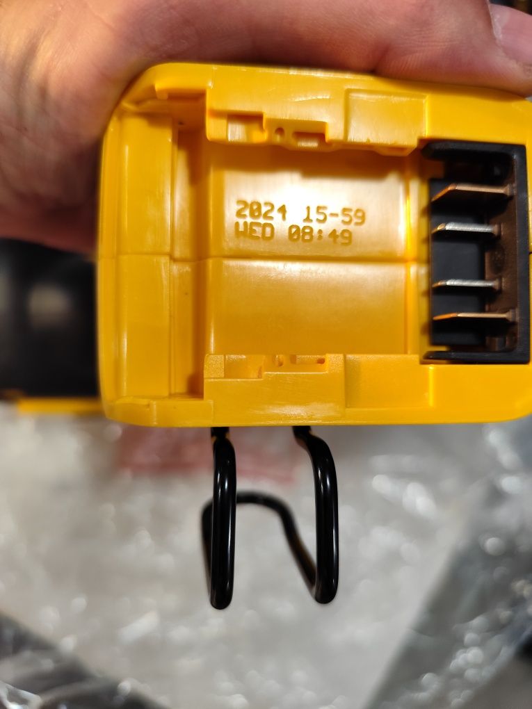 Безчетков акумулаторен такер пистолет Девалт DeWALT DCN660 с гаранция