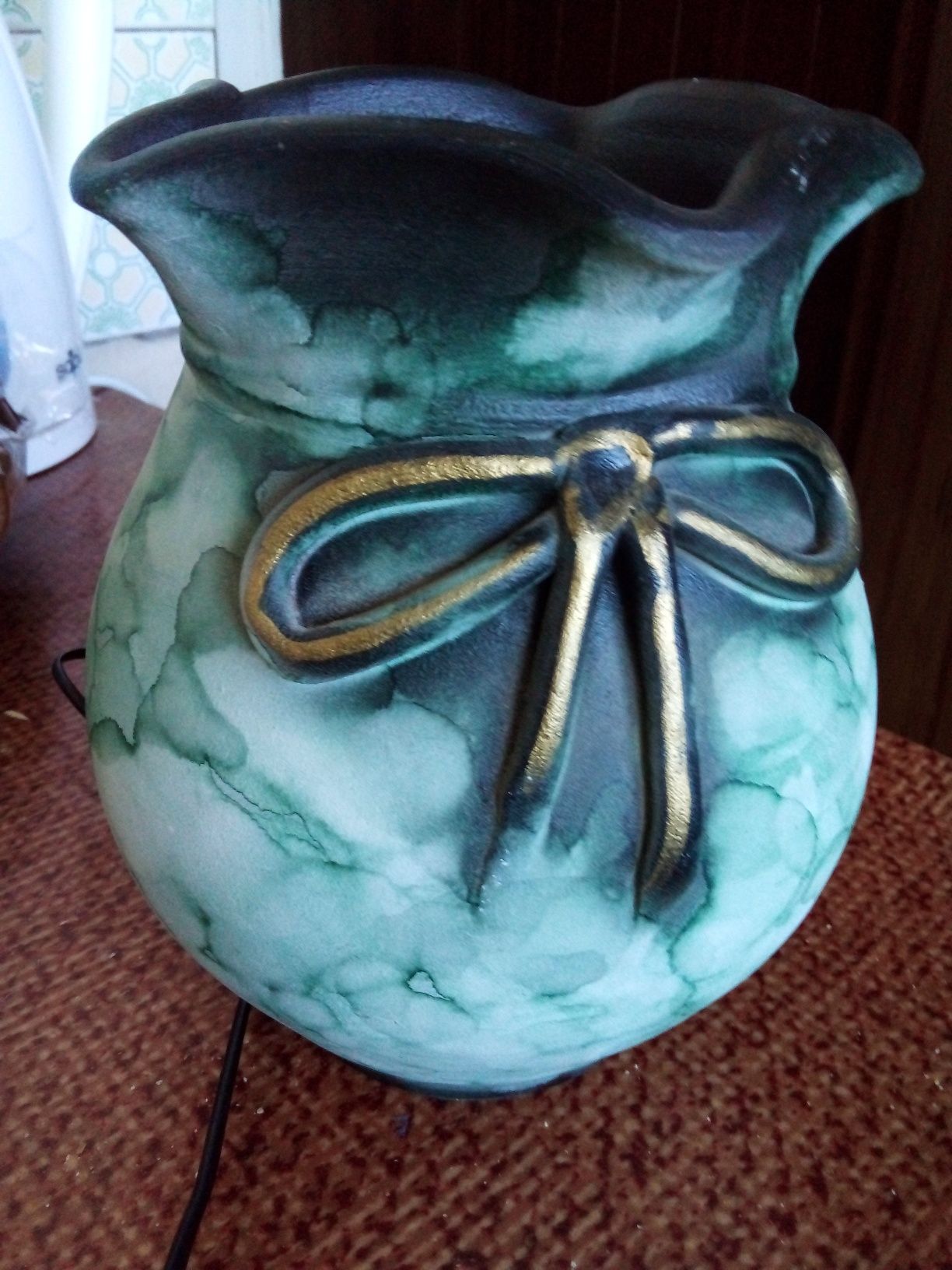 Красива керамична ваза