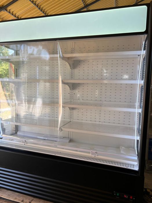 Vitrina frigorifica verticala mare cu perdea de aer