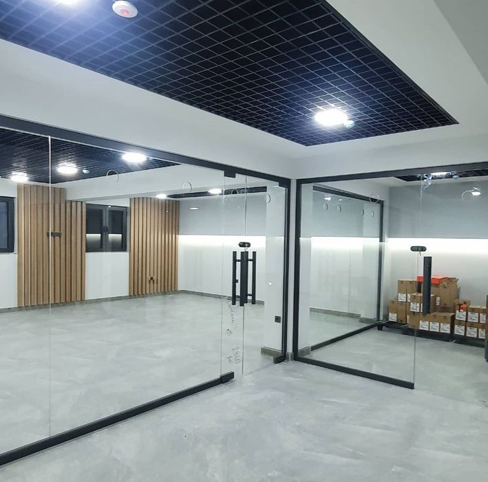 Vitraj oynalar ofis va dòkonlarga