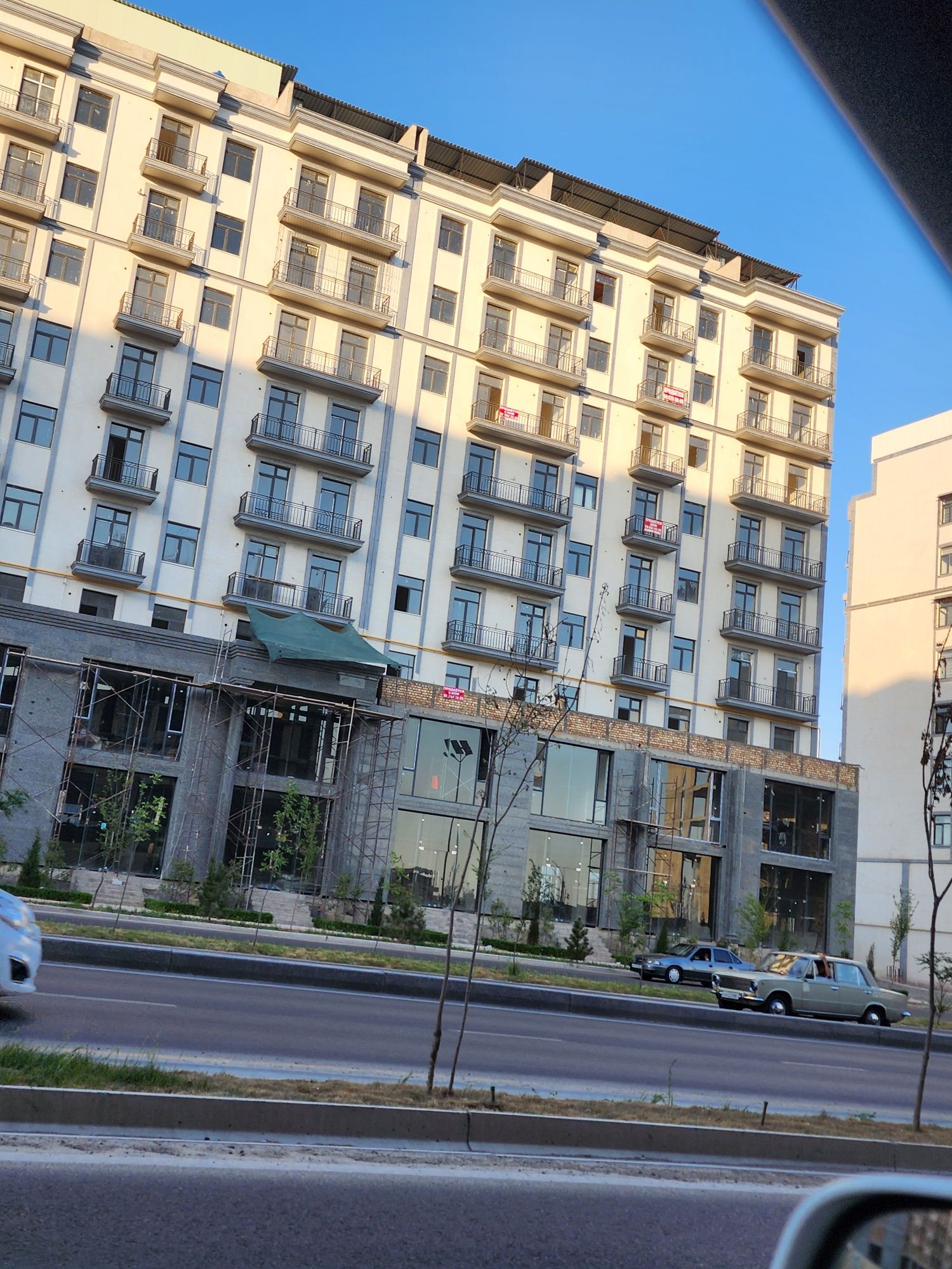 Dom sotladi 3 etaj 2 xona 78 kv terassa bor narxini kelishamza