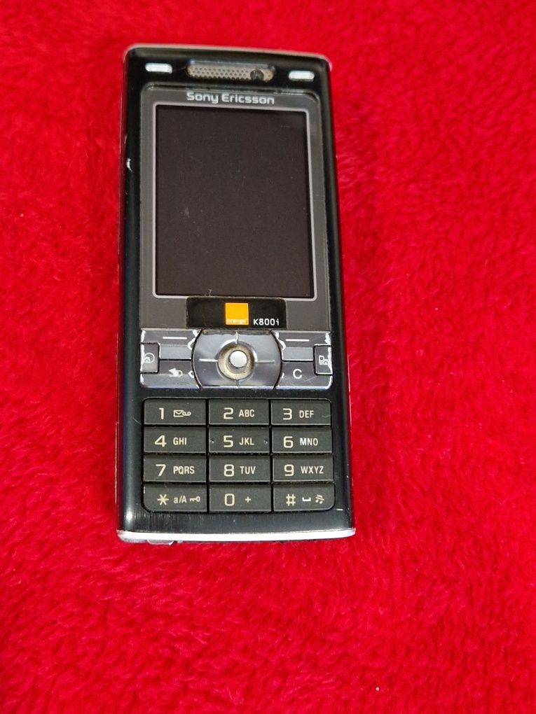 Telefon K800i  cu butoane cu incarcator