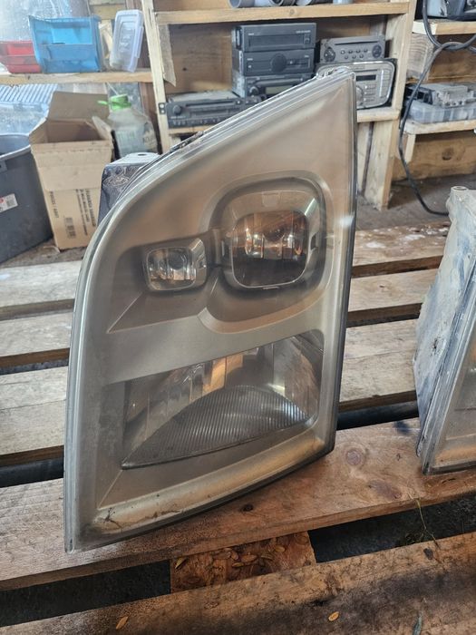 Far faruri stânga dreapta ford transit 2008