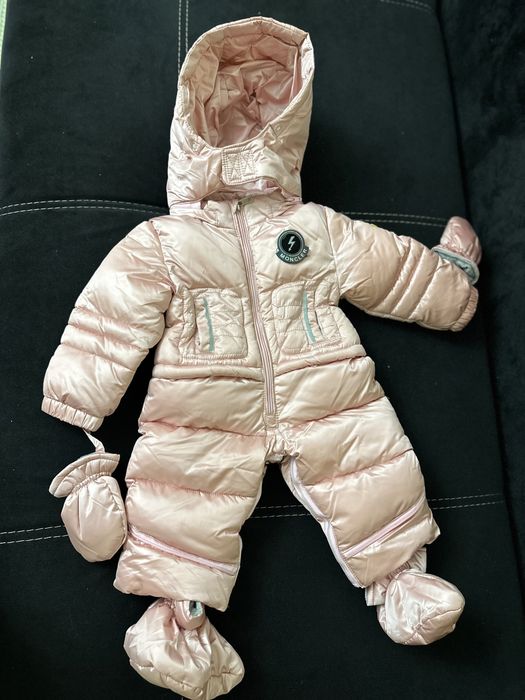 Продам зимний комбинезон MONCLER