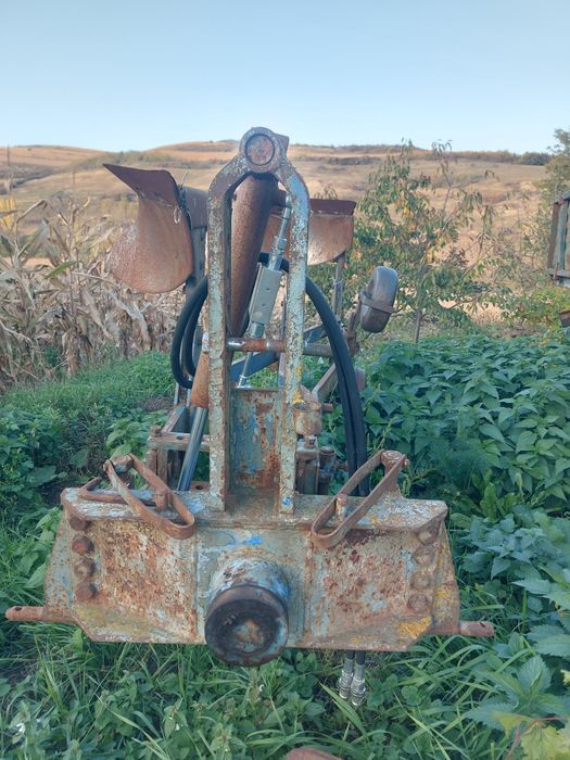 Plug reversibil tractor