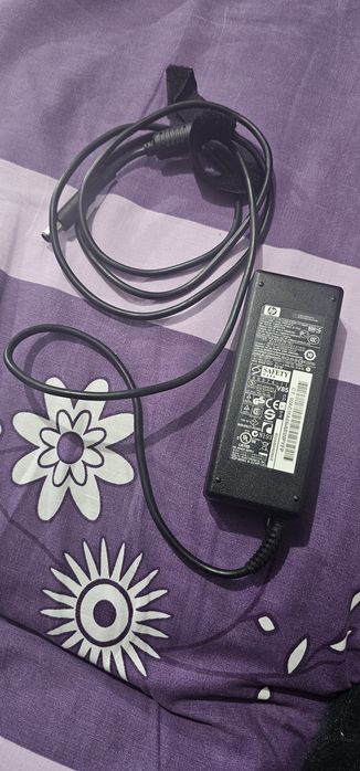 Încărcător laptop HP original 19V 4.74A 90W – stare foarte bună