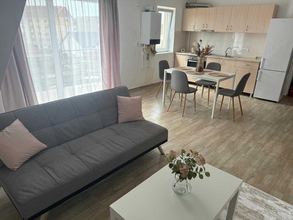 Vind apartament 5 camere deosebit