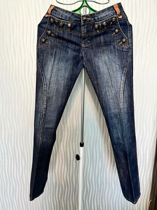 Джинсы женские с пуговицами