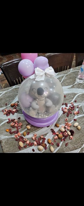 Балон с мече, цветя и мини балончета – ефектен подарък за всеки повод