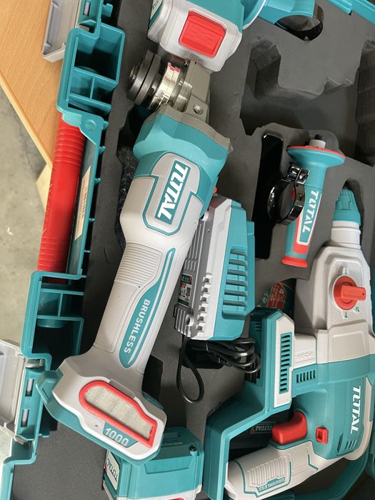 Set 3 scule pe acumulator Total 20 v (polizor bormasina)