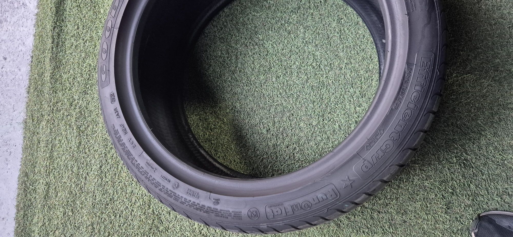 225 45 18,  255 40 18 Goodyear runflat