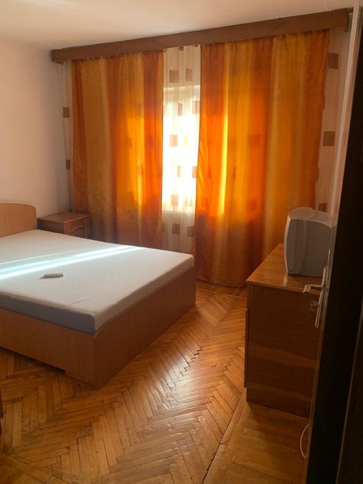 Apartament cu 4 camere de vanzare in Corabia