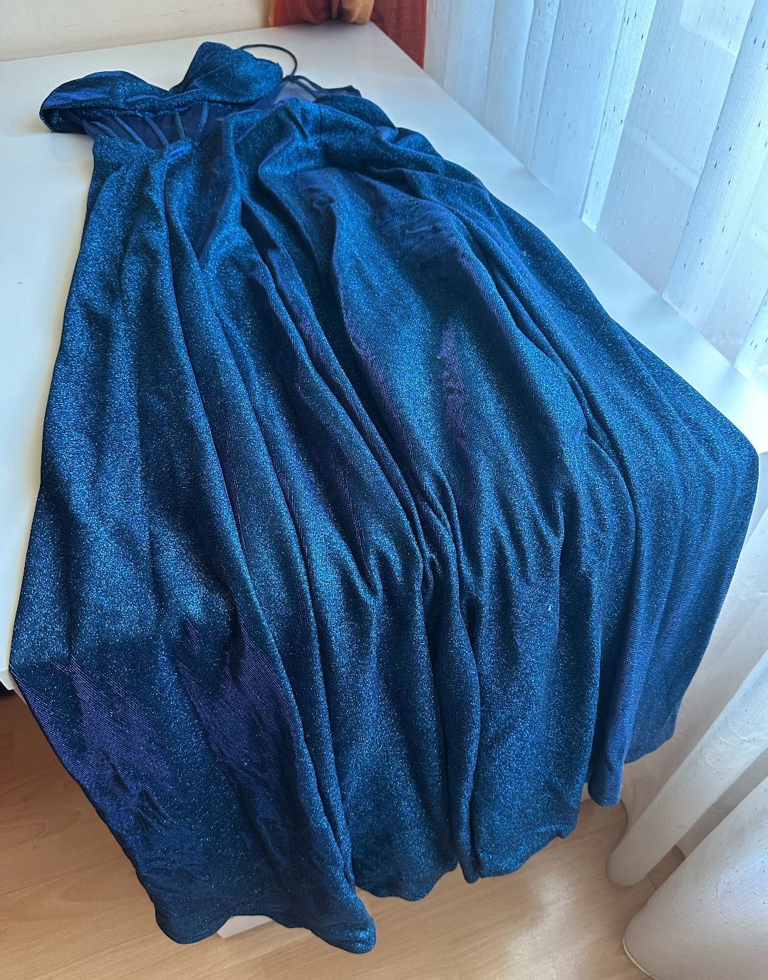 Rochie albastra pentru bal