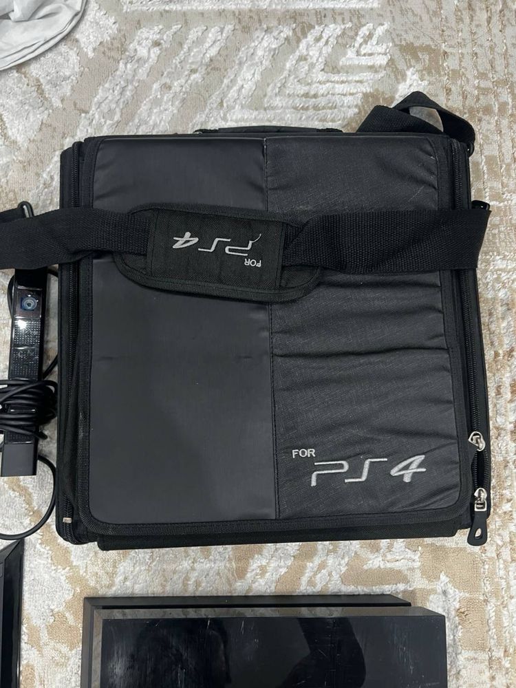 Продается playstation 4 со всеми аксессуарами + 1 игра на выбор