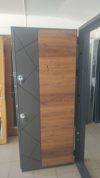 Ușa de apartament metalică cu montaj gratuit in toate sectoarele