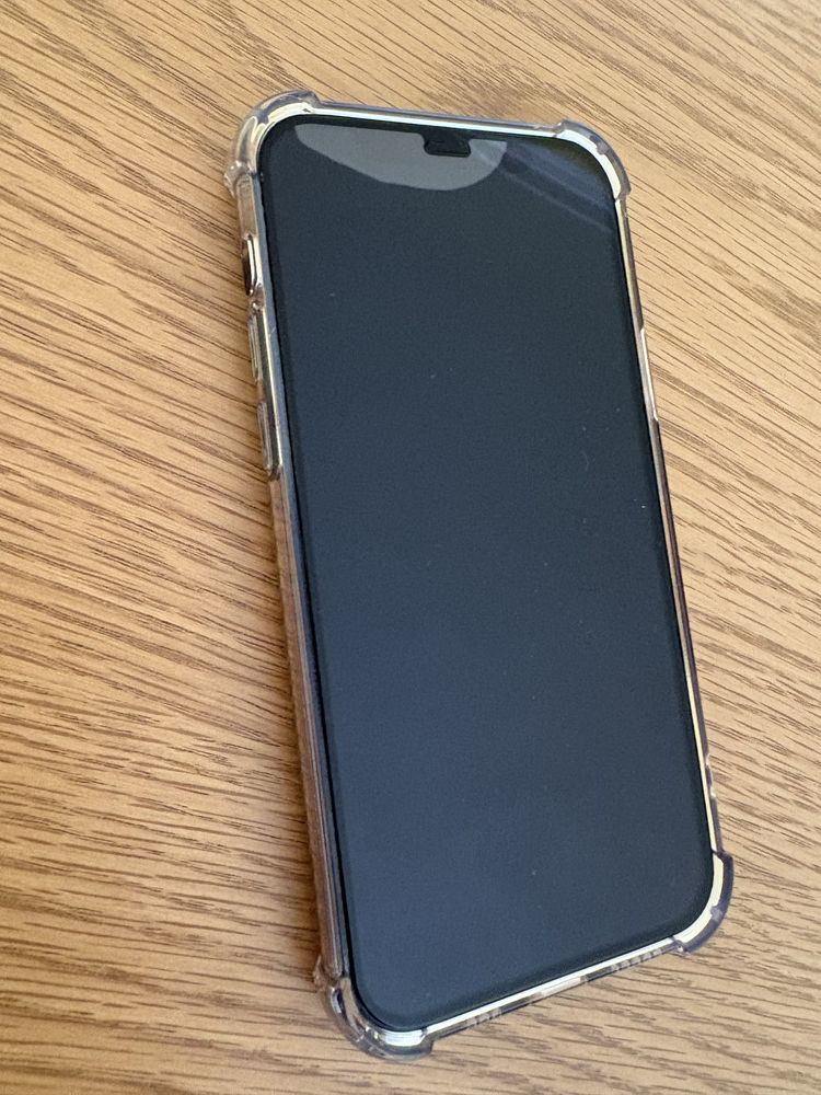 Продавам Iphone 12