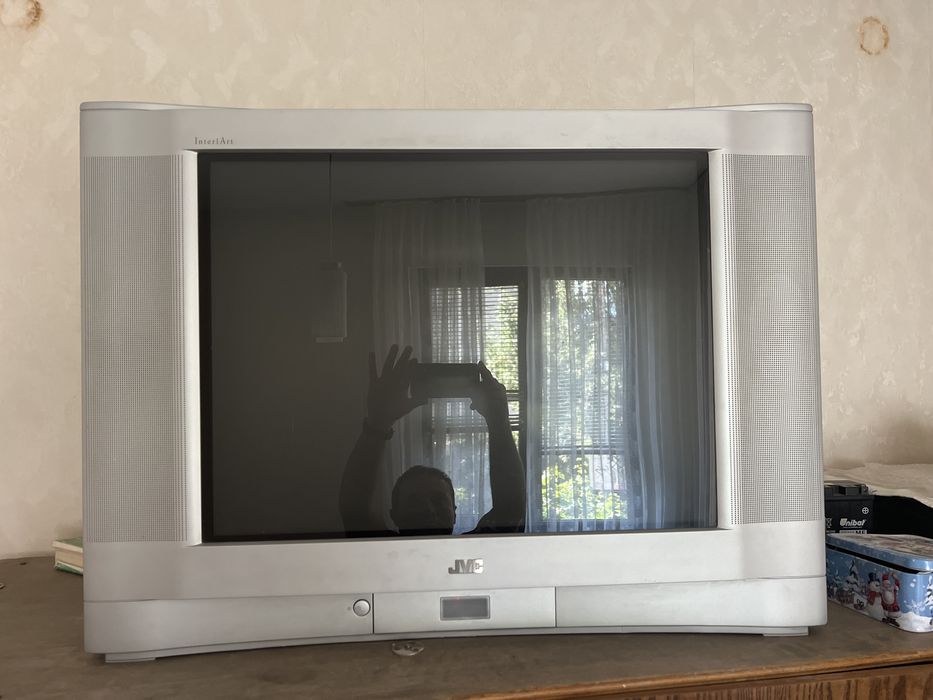 Продавам CRT телевизор модел JVC Av-29ft 1sug