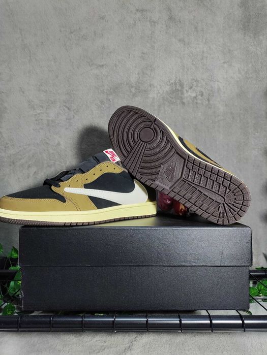 Air Jordan 1 low X Travis Scott marimea 47.5