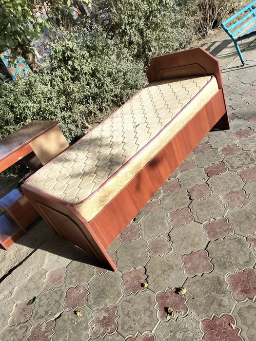 Srochna sotiladi shkaf kravat