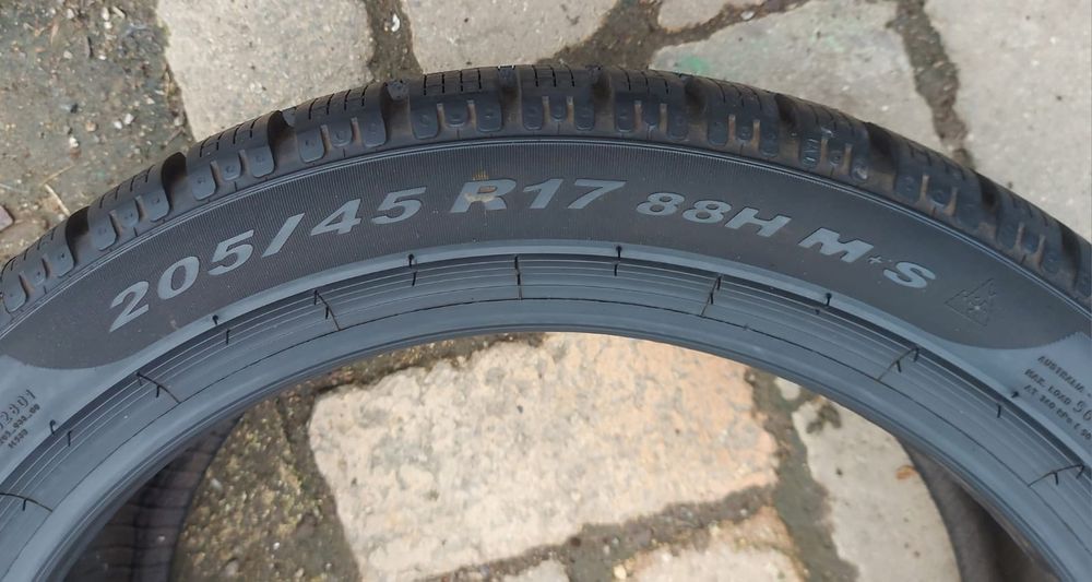 Set 2buc 205/45 R17 88H XL Pirelli Sotto Zero Winter 210 seria² M+S ia